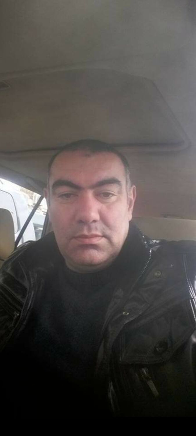  22802261  Elnur, 49 ,    -