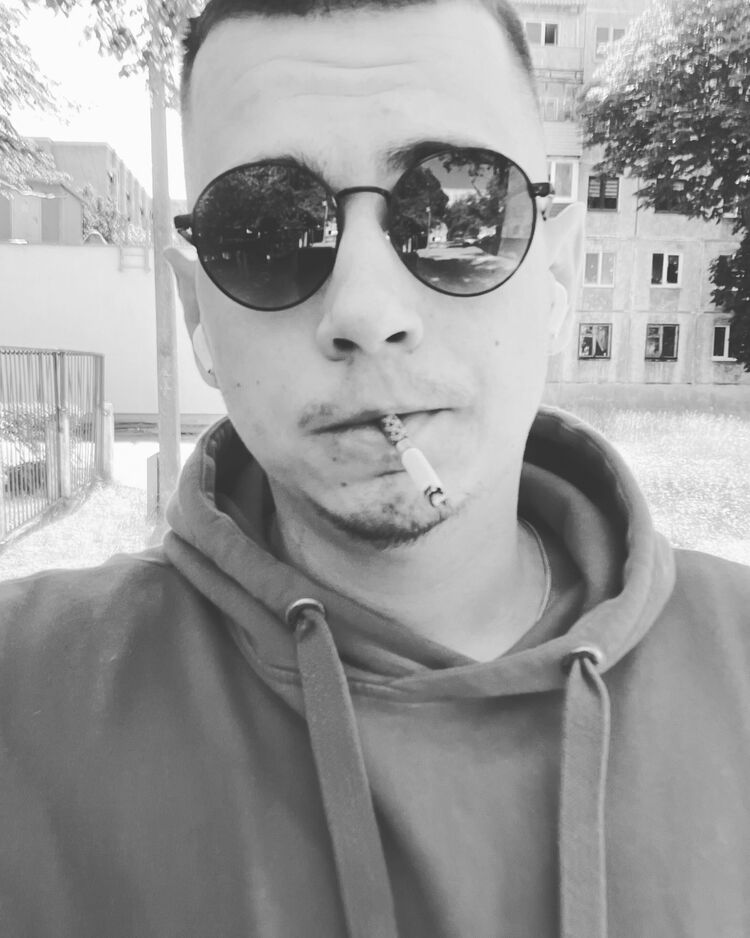  35192471  Daniil, 24 ,    