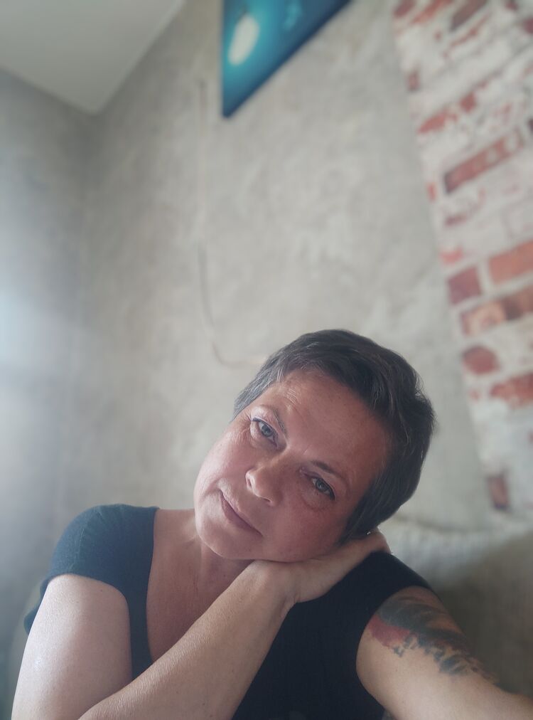  45862081  , 52 ,    