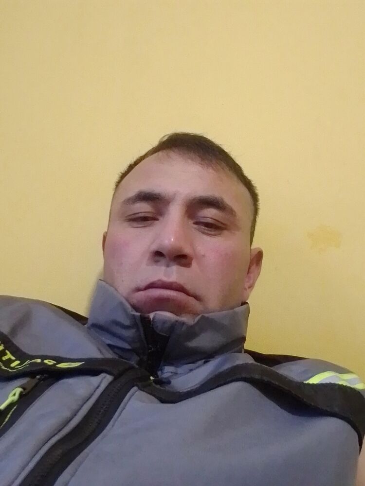  54097281  Iskandar, 37 ,    