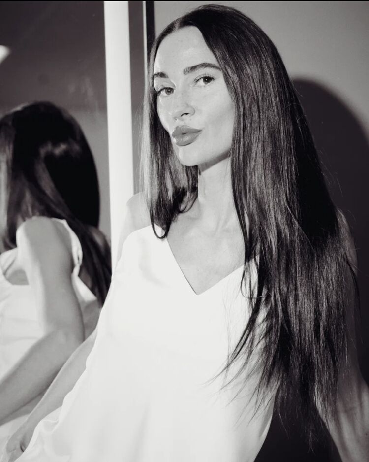  43410491  Mila, 41 ,    --