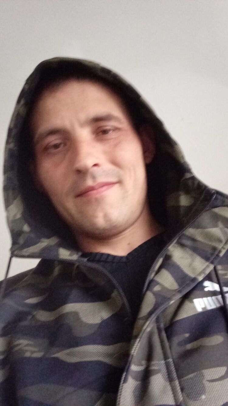  22780681  , 37 ,    