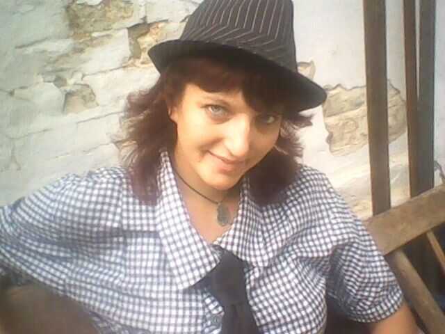  43574841  Roxie, 35 ,    