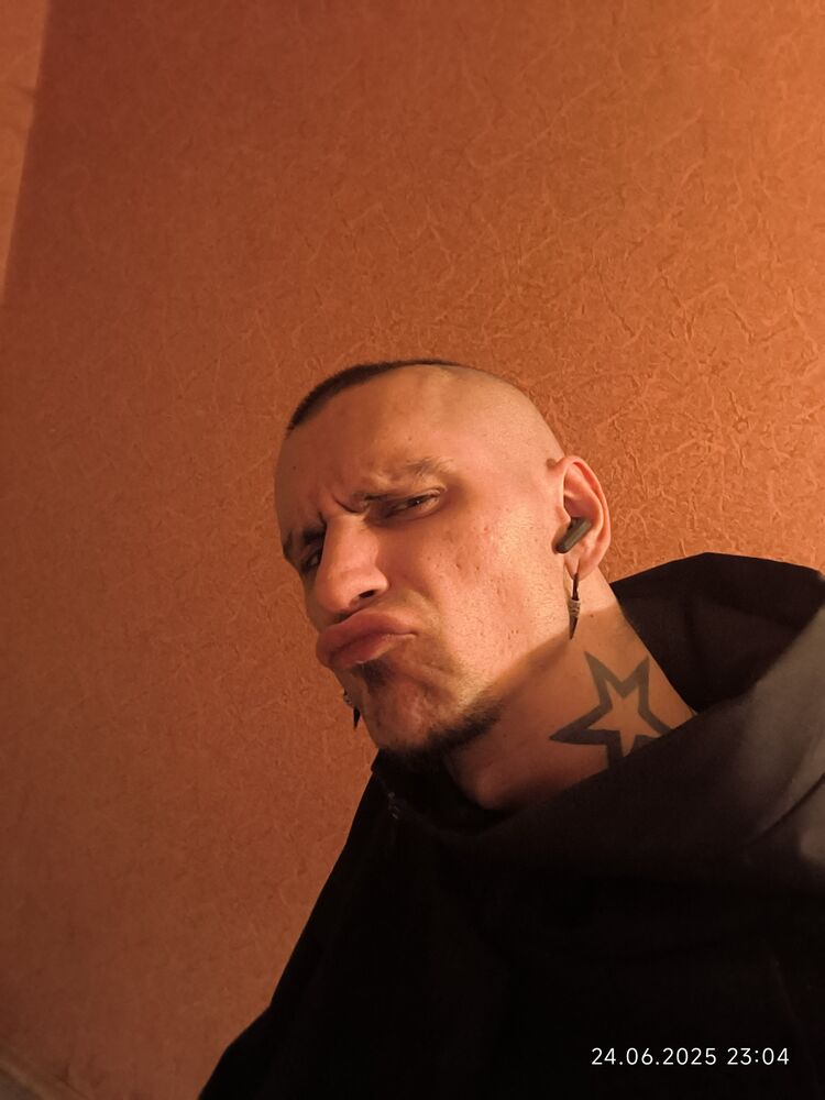  52265951  Artur, 34 ,    