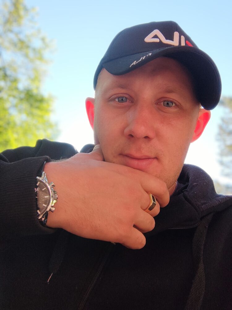 ,   Mikhail, 28 ,   ,   