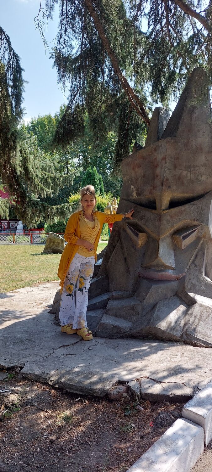  ,   Irina, 60 ,   c 