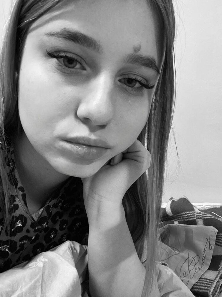  54002621  Alina, 19 ,    