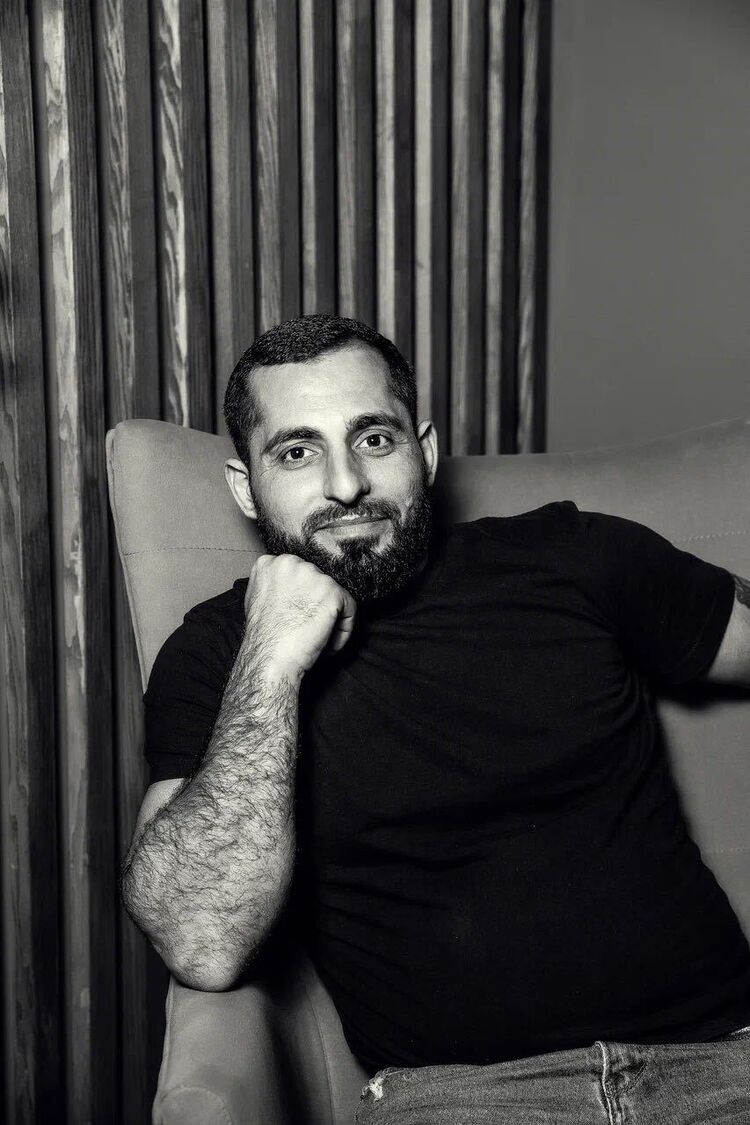  54245151  Av, 39 ,    Deleted