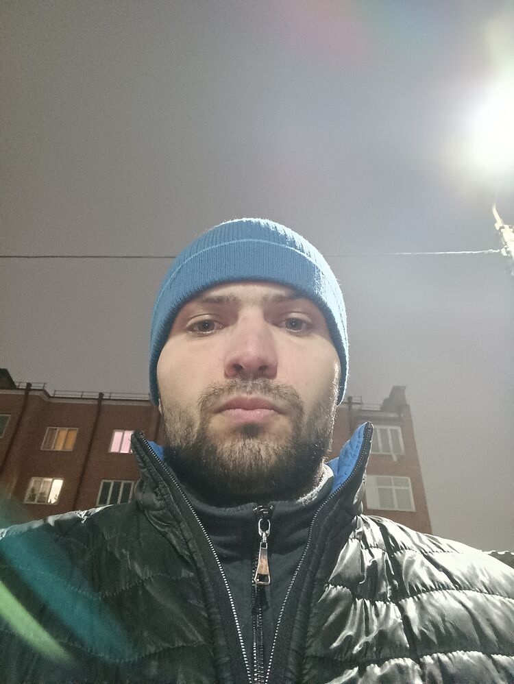  49520611  Ila, 33 ,    