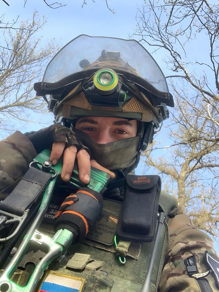  44380061  , 22 ,    Ferdinand