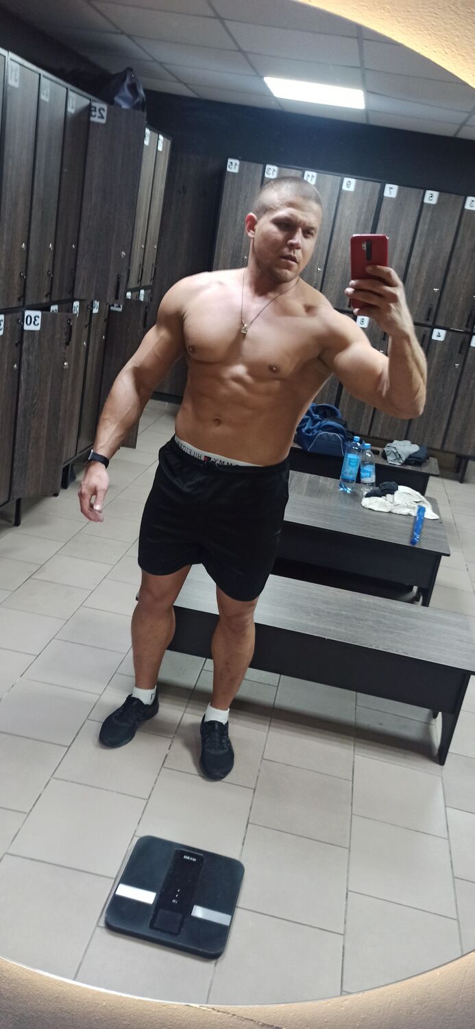  44052061  German, 37 ,    