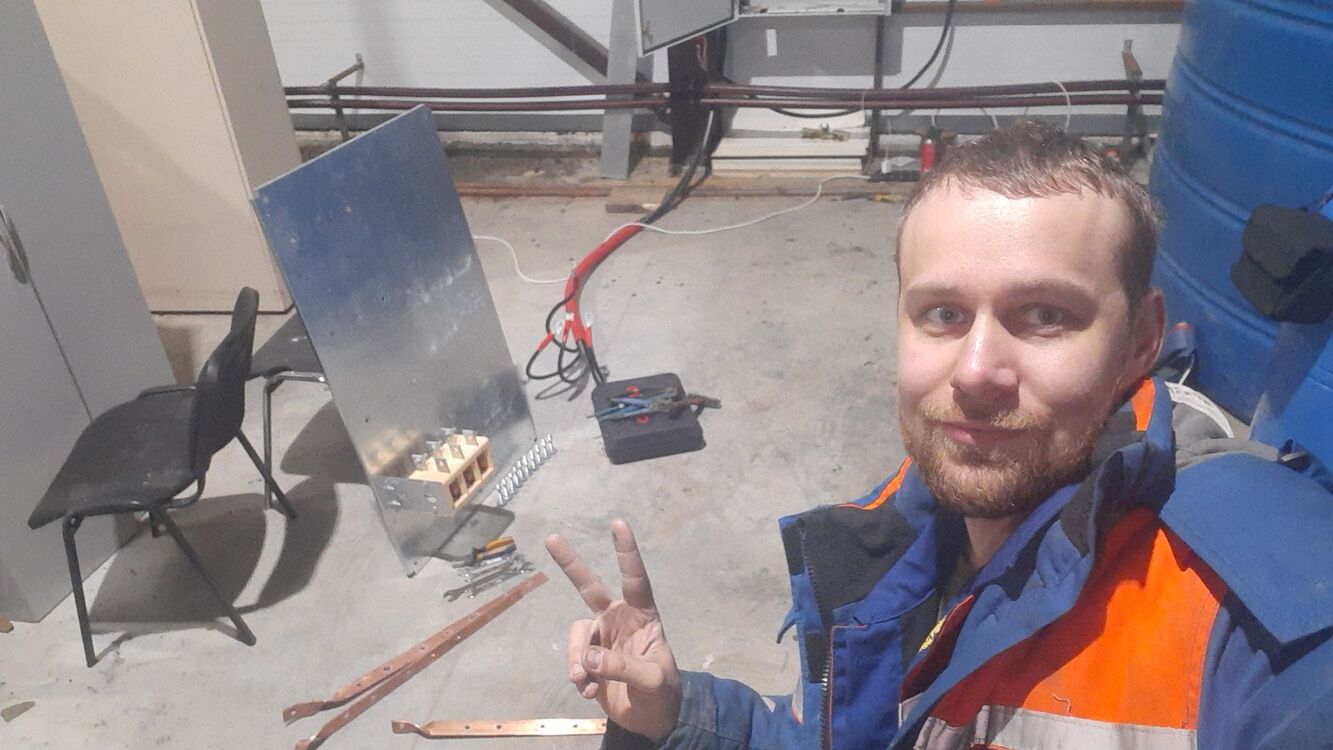  42180381  , 28 ,    