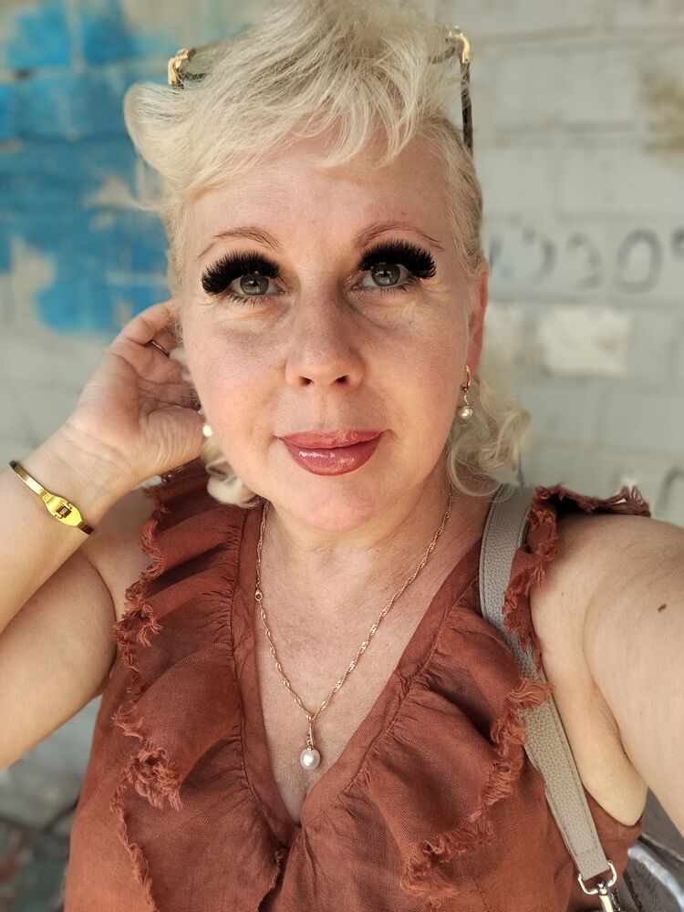  52856161  , 49 ,    
