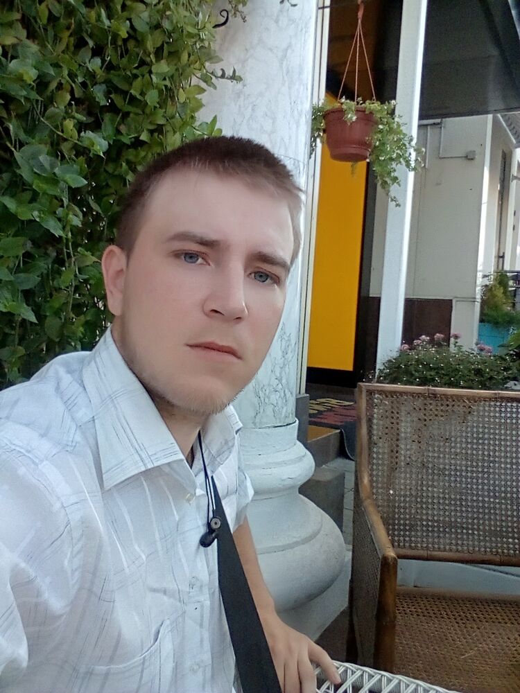  26054661  Mikhail, 32 ,    