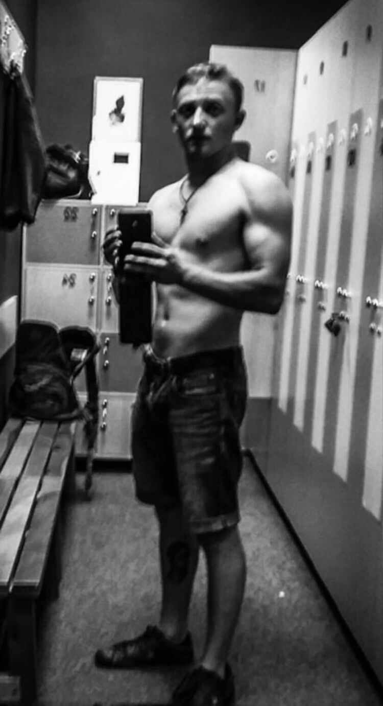  31032561  Igor, 32 ,    