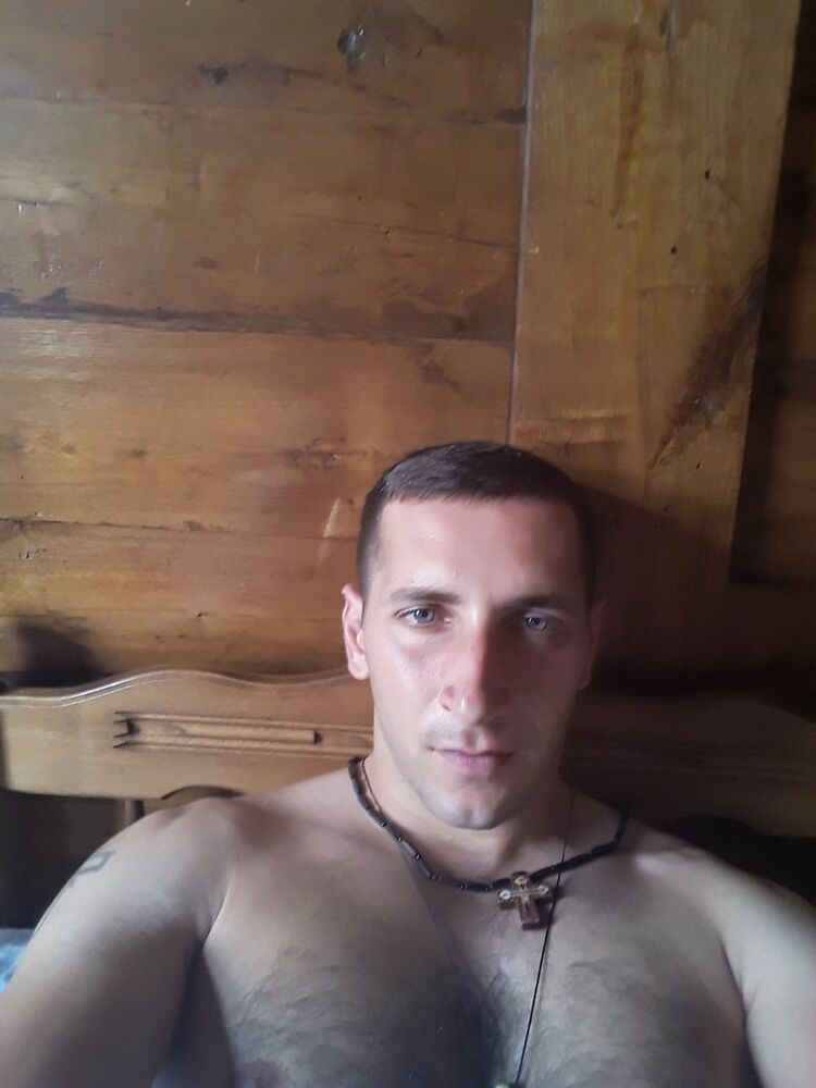  16822371  Paata, 38 ,    