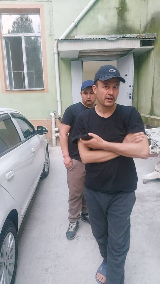  50842041  Ilhom, 34 ,    