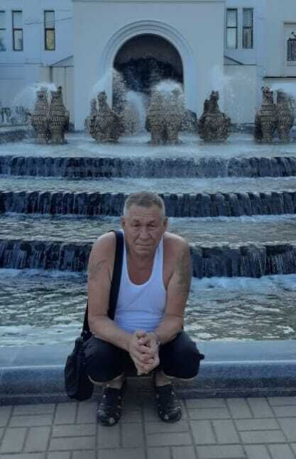  44518251  Vlad, 57 ,    
