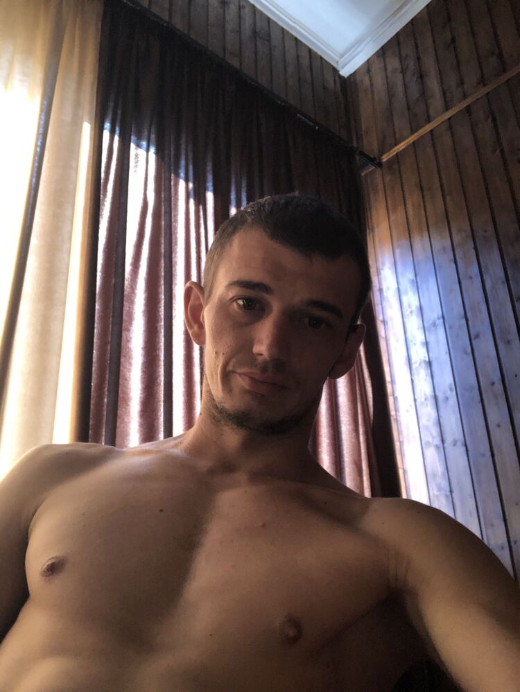  45859131  Robert, 33 ,    