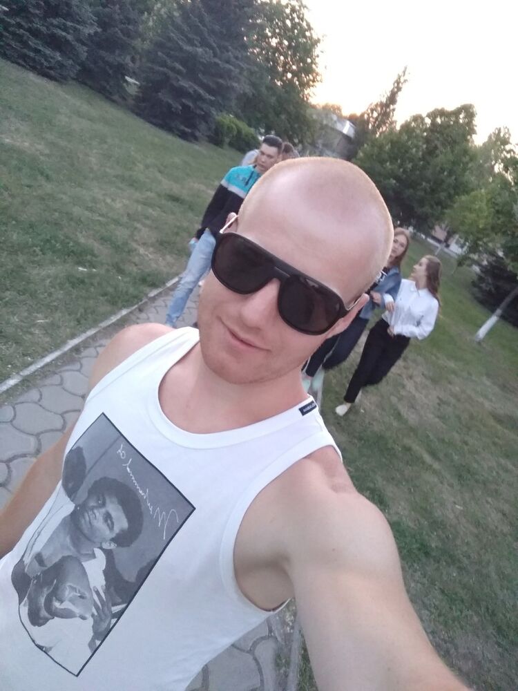  ,   Sven, 33 ,   