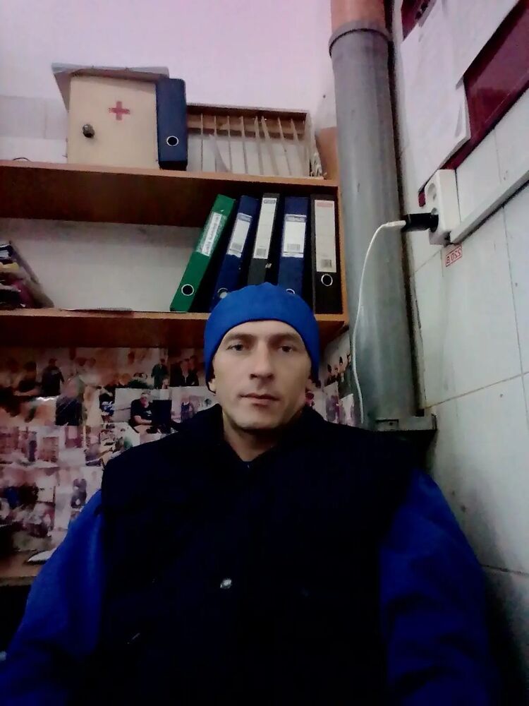  ,   Viktor, 38 ,   ,   