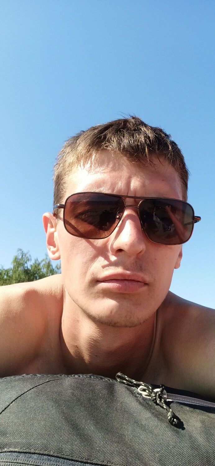  ,   Nikolos, 33 ,   