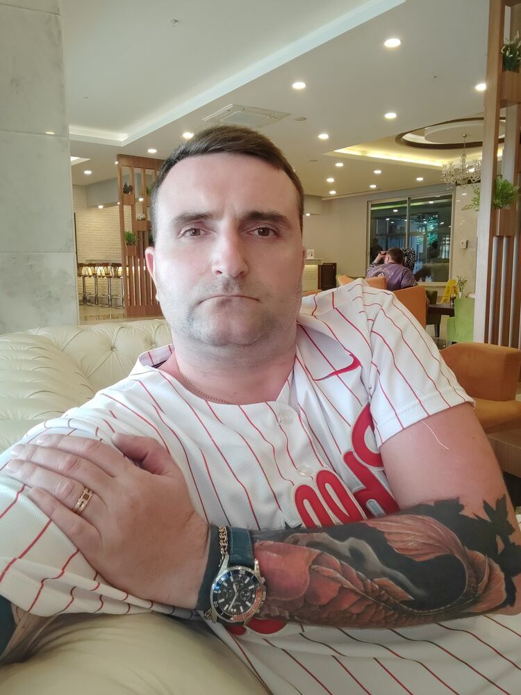  52736391  Maks, 38 ,    
