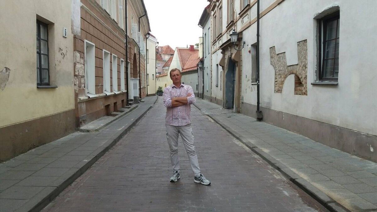  ,   Maksim, 49 ,   