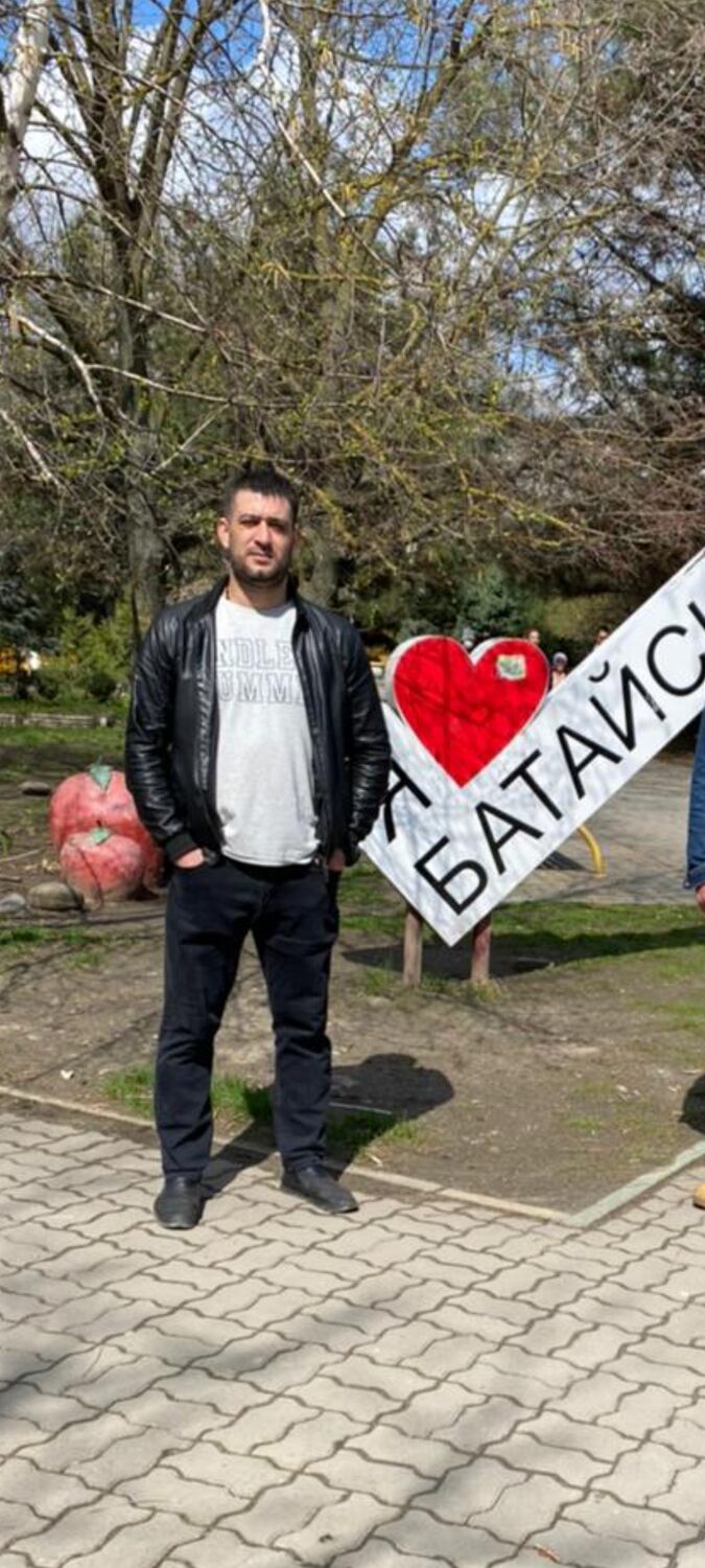  25732941  Aksin, 38 ,    
