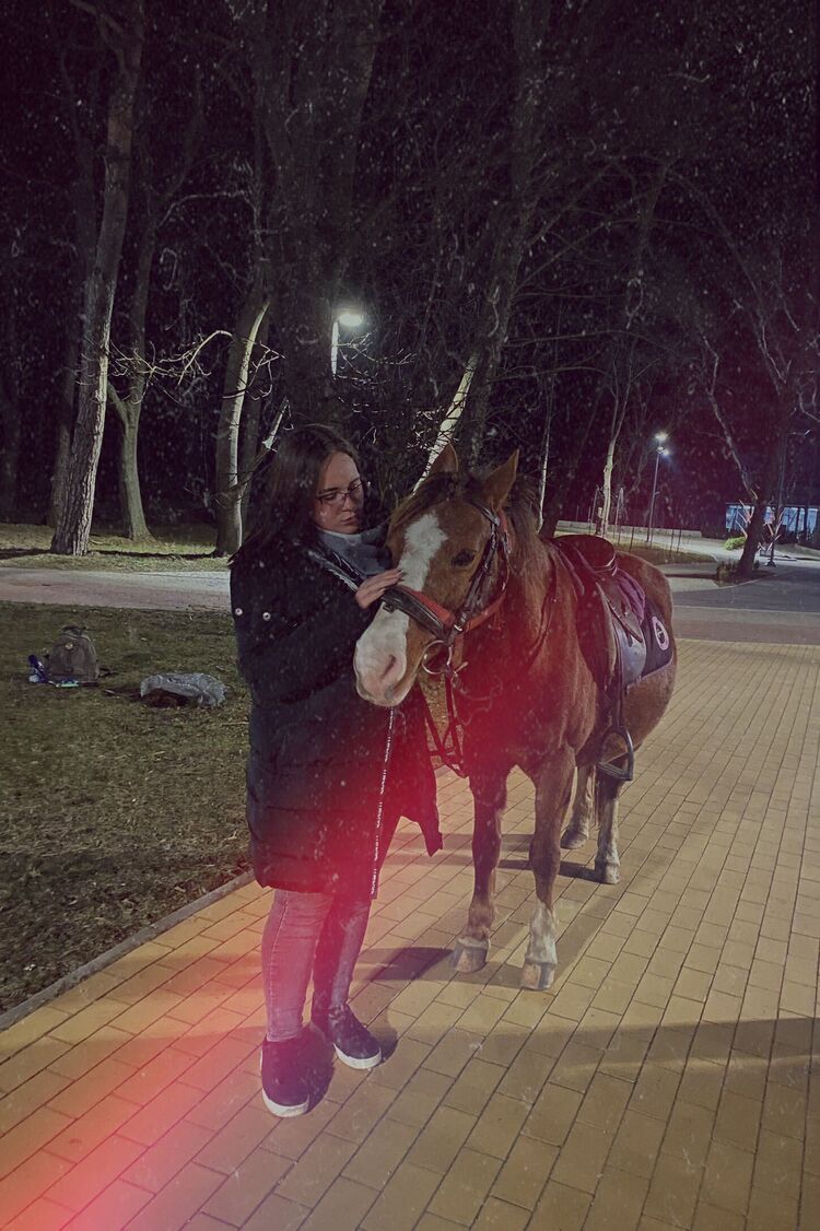  ,   Liza, 23 ,   ,   