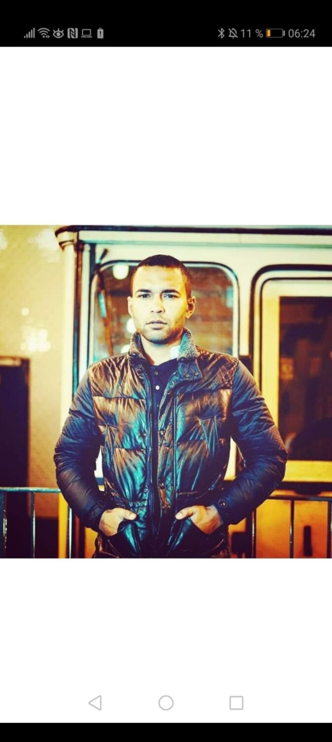  40636621  Vik, 32 ,    Romain