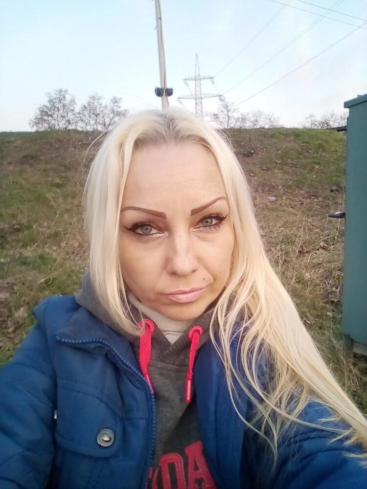  ,   Lana, 50 ,   