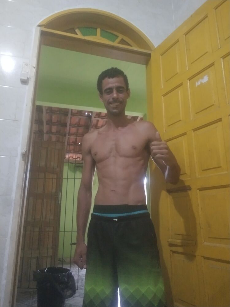  54657621  Nicolas, 27 ,    --