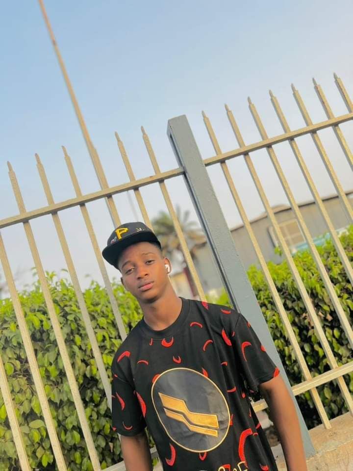  Frankfurt am Main,   , 19 ,   ,   