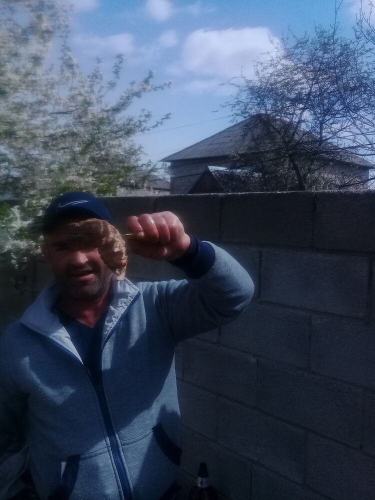  15827251  Andrei, 42 ,    