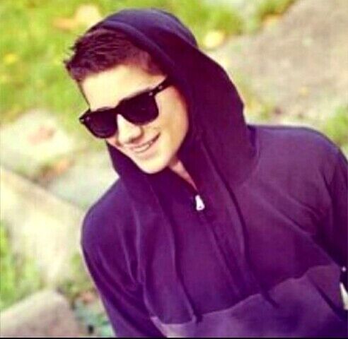  43471351  Pavel, 26 ,    