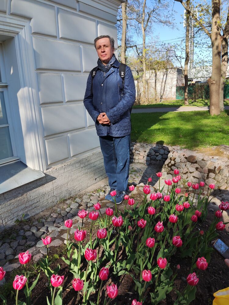  42829671  Alexander, 60 ,    -