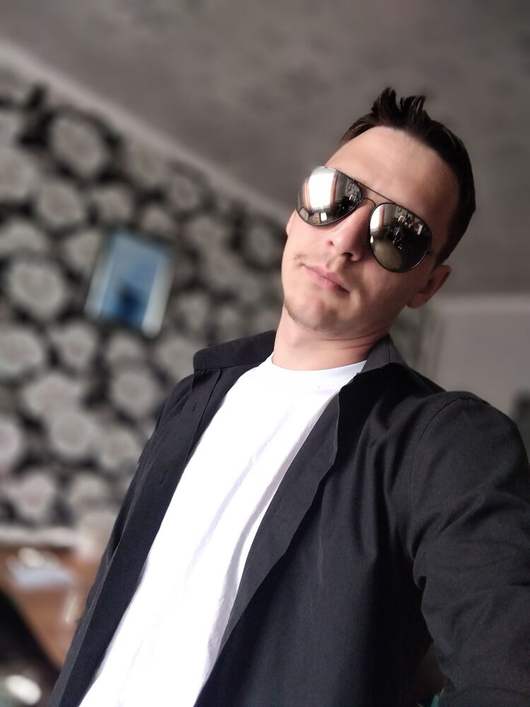  45046141  Slavik, 28 ,    