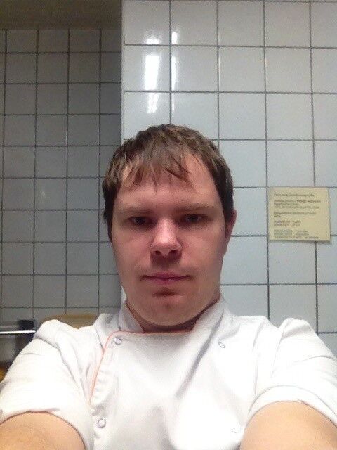  5765541  Artur, 38 ,    