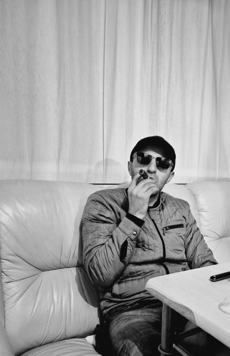  50165701  Niko, 39 ,    