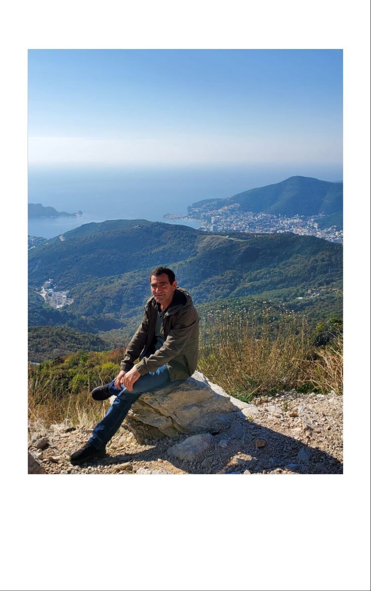  43469871  Eyup, 40 ,    