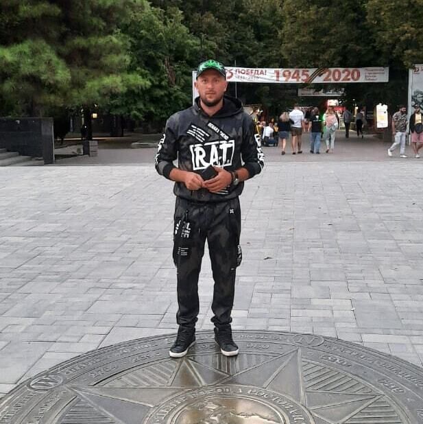  ,   Zhenya, 39 ,   ,   , c , 