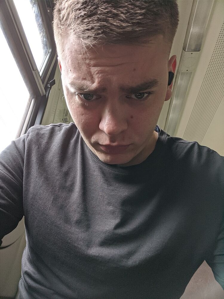  ,   Viktor, 32 ,   