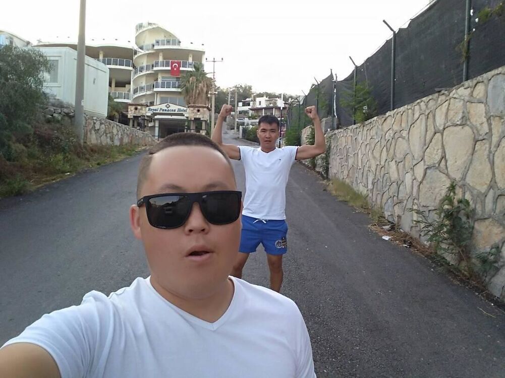  19615661  Azizbek, 31 ,    