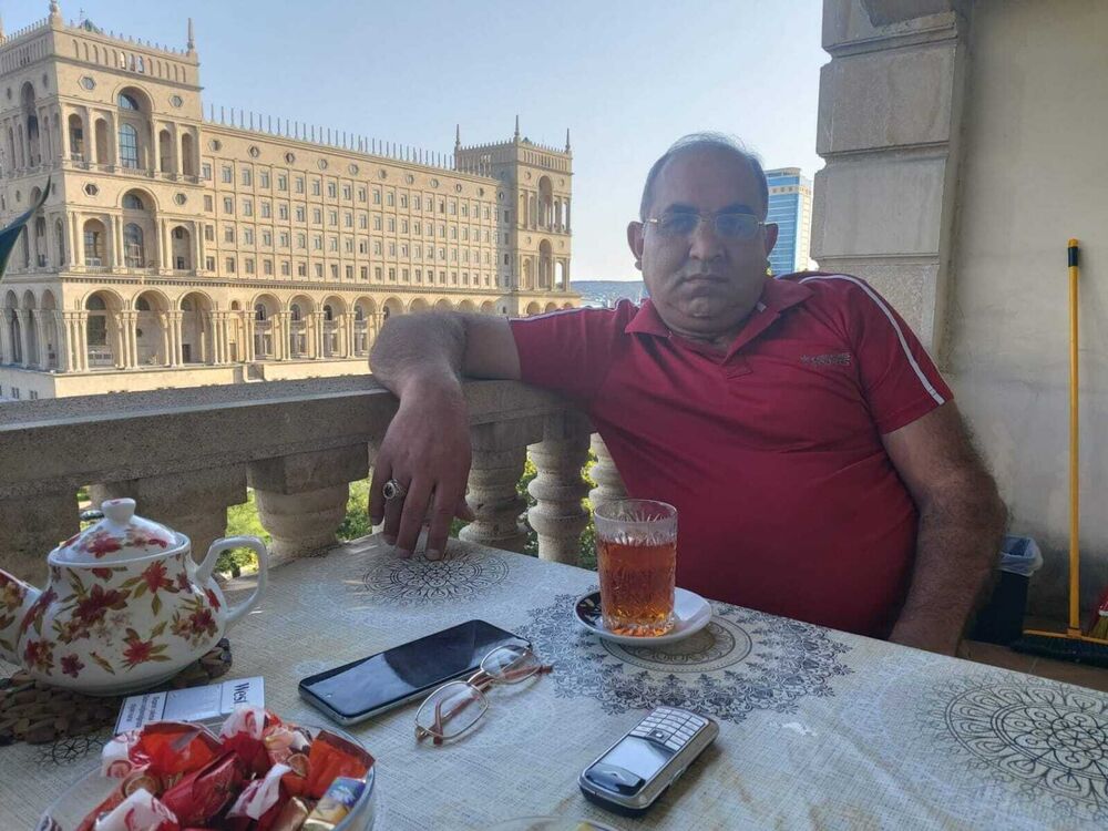  32855281  Arif, 52 ,    