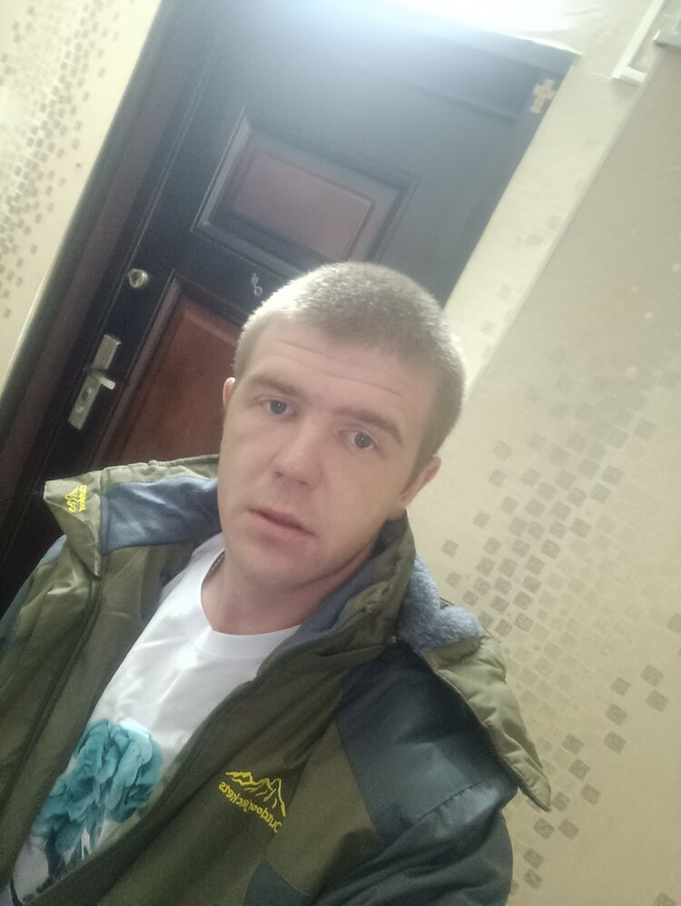  49795041  Mikhail, 31 ,    