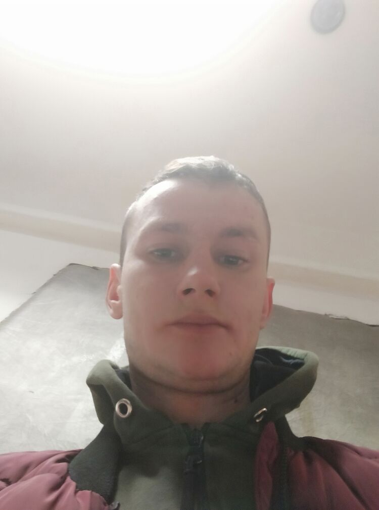  22642801  Serhii, 27 ,    