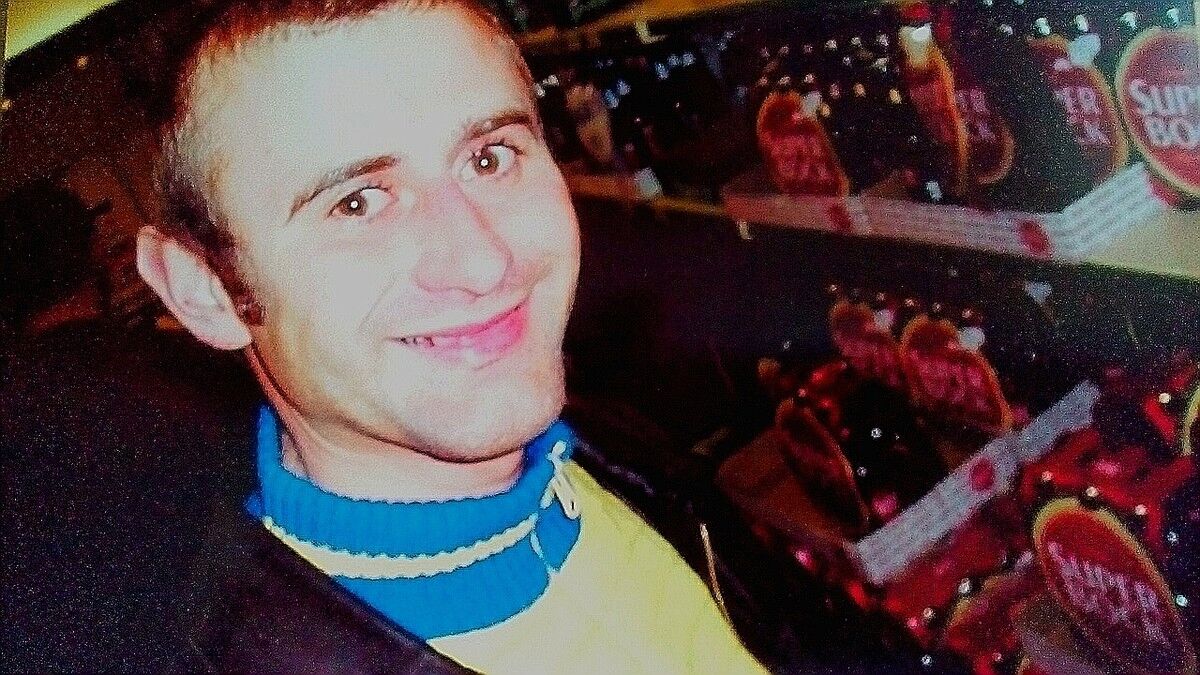  11398221  Sebastian, 48 ,    -