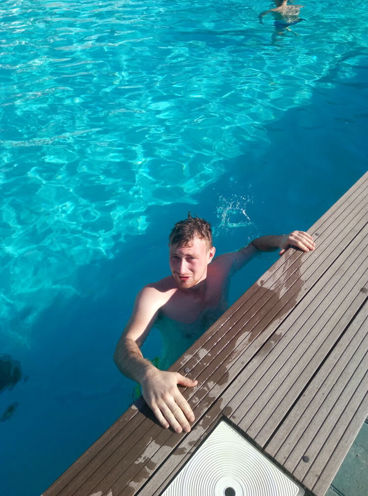  18939011  , 33 ,    -