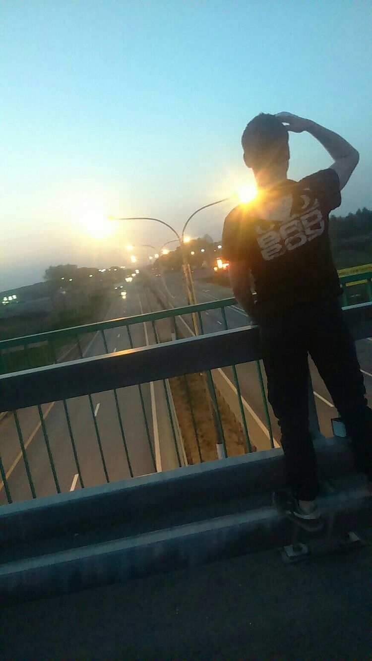  28900521  Denis, 27 ,    